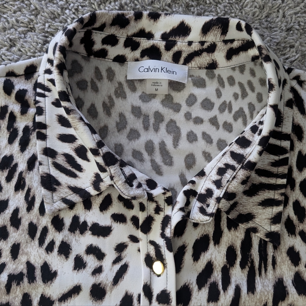 Calvin Klein Women’s Top Animal Print Long Sleeve leopard print Blouse Medium - Picture 3 of 8